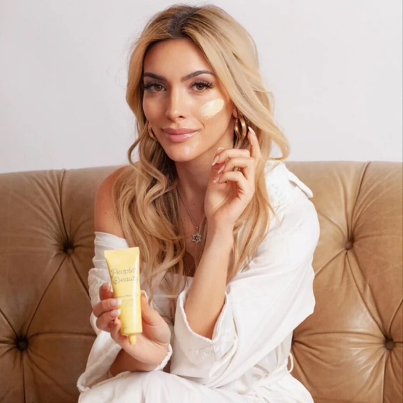 People's Beauty
Frontliner Mask + Scrub - Picture 8 of 15